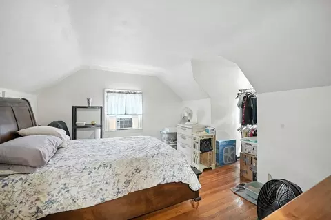 54 Bernard St, Springfield, MA 01109 photo 4