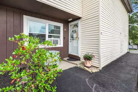 28 Powderhouse Ct #28, Amesbury, MA 01913