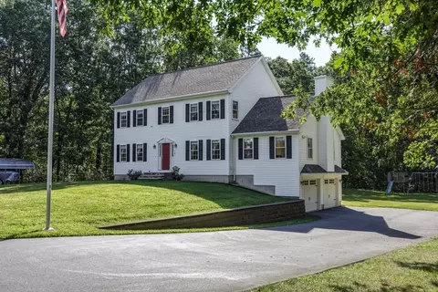 1101 Methuen St, Dracut, MA 01826