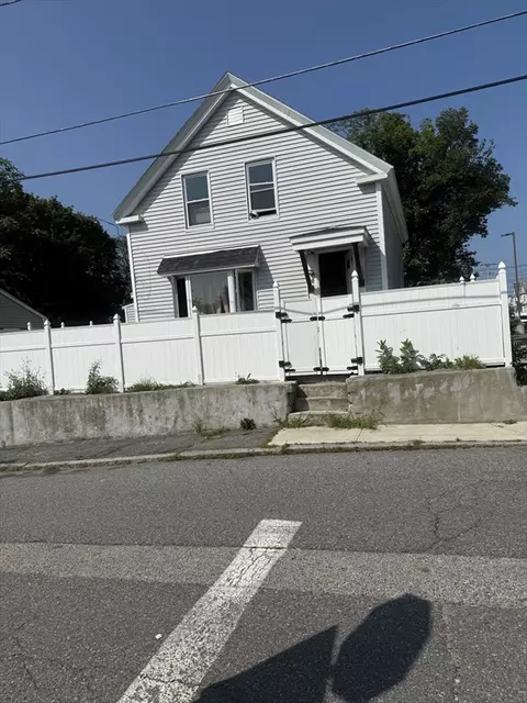 59 Livingston St, Lowell, MA 01852
