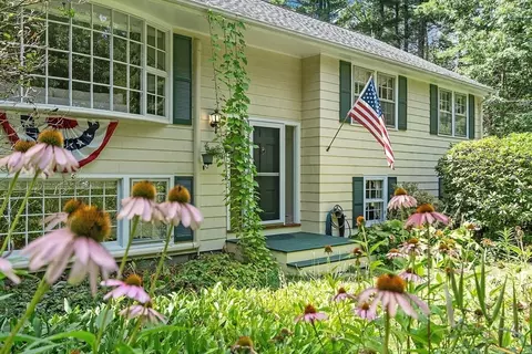 32 E Riding Dr, Carlisle, MA 01741