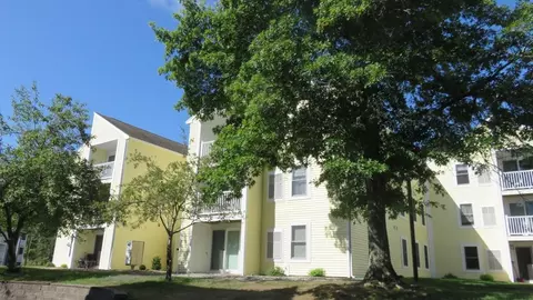 5 Marc Dr #5B4, Plymouth, MA 02360