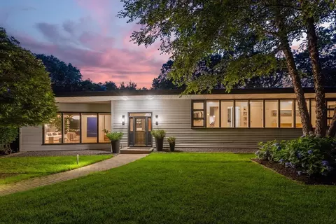 145 Walpole St, Dover, MA 02030