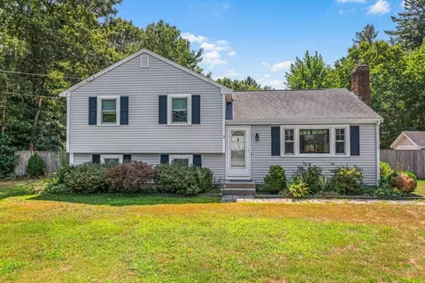 5 Craig St, Carver, MA 02330