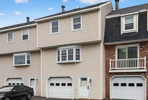 100 Frederick St #69, Dracut, MA 01826