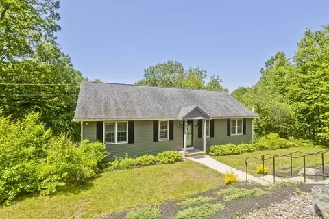 72 Flaxfield Rd, Dudley, MA 01571