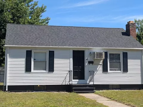 61 Russell St, Springfield, MA 01104