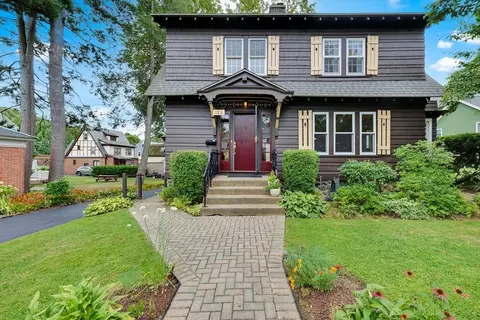 122 Longfellow Rd, Worcester, MA 01602