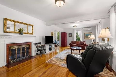 15 Beacon St, Danvers, MA 01923 photo 2