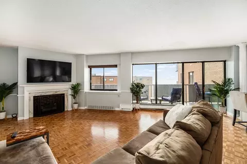 300 Lynn Shore Dr #807, Lynn, MA 01902