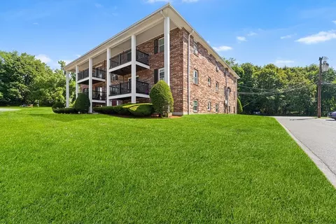 3 Walker Rd #1, North Andover, MA 01845