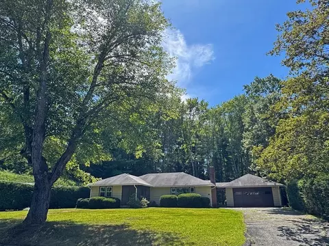 104 Wildwood Ave, Greenfield, MA 01301