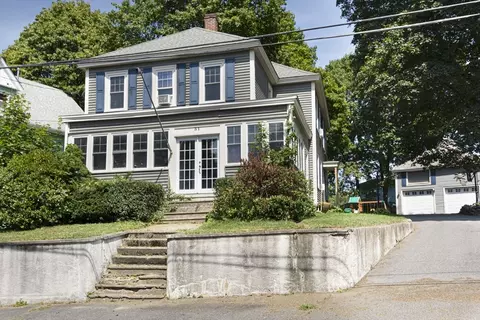 31 Maple St, Clinton, MA 01510 photo 2