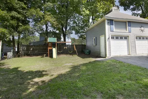 31 Maple St, Clinton, MA 01510 photo 6