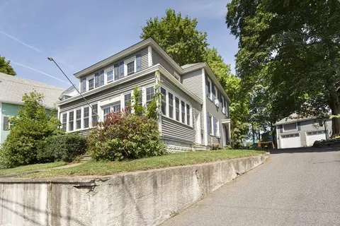 31 Maple St, Clinton, MA 01510 photo 3
