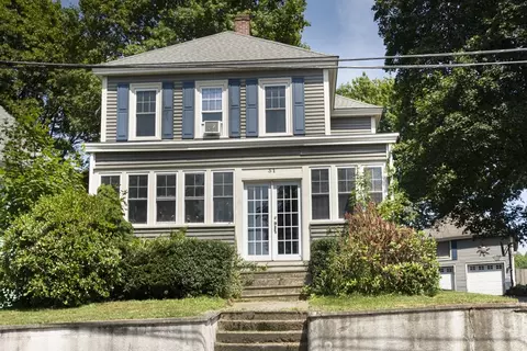 31 Maple St, Clinton, MA 01510
