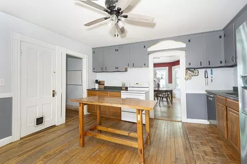 31 Maple St, Clinton, MA 01510 photo 9