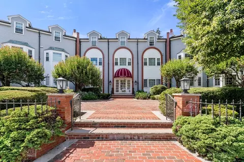 785 Washington St #207, Norwood, MA 02062