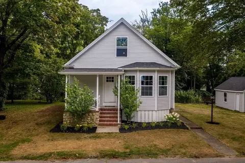 17 Norfolk Ave, Dartmouth, MA 02747