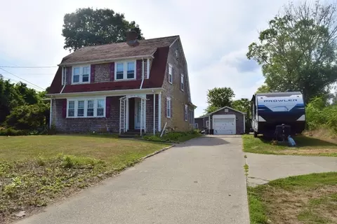 99 S Main St, Acushnet, MA 02743