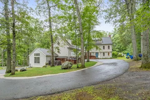 46 Oak St, Dunstable, MA 01827
