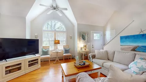 28 Vista Cir, Mashpee, MA 02649