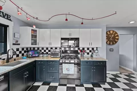 33 D St, Hull, MA 02045 photo 13