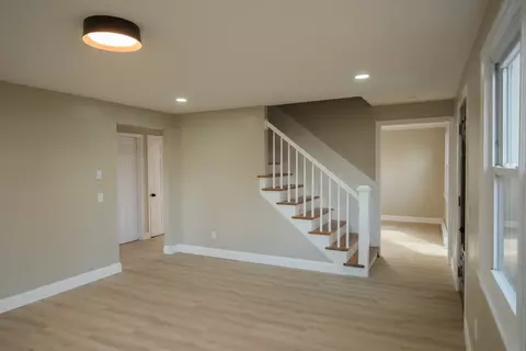 49 Worthy St, Springfield, MA 01104 photo 13