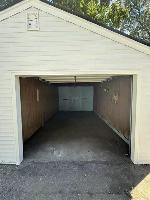 49 Worthy St, Springfield, MA 01104 photo 9