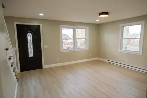 49 Worthy St, Springfield, MA 01104 photo 11