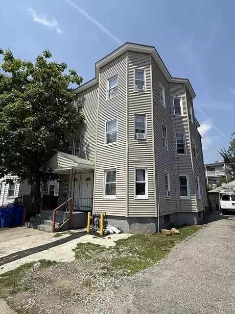 75-77 Mooreland St, Springfield, MA 01104