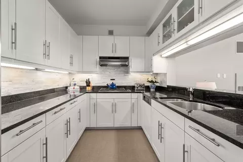 1 Charles St S #5H, Boston, MA 02116
