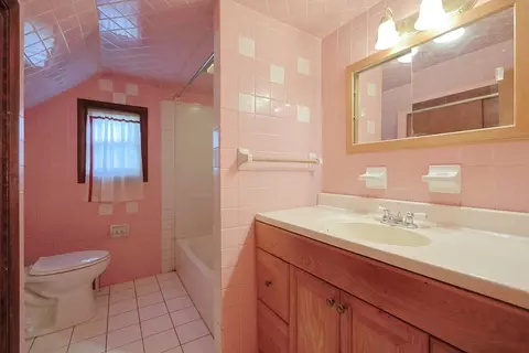 Bath - 59 Clinton St, Everett, MA 02149 photo 2 of 2
