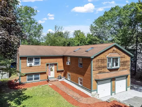 2 Tamarack Ln, Townsend, MA 01469
