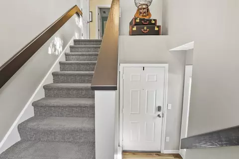 Entry Way - 39 Pointe Rok Dr #39, Worcester, MA 01604 photo 1 of 2