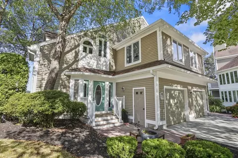 39 Pointe Rok Dr #39, Worcester, MA 01604