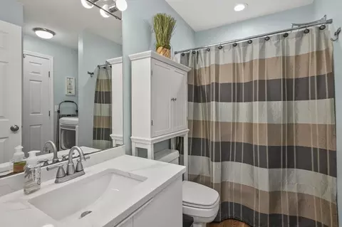 Bath - 39 Pointe Rok Dr #39, Worcester, MA 01604 photo 3 of 4