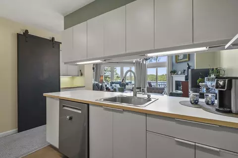 Kitchen - 39 Pointe Rok Dr #39, Worcester, MA 01604 photo 1 of 2