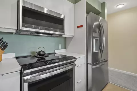 Kitchen - 39 Pointe Rok Dr #39, Worcester, MA 01604 photo 2 of 2