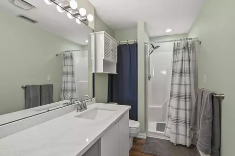 Bath - 39 Pointe Rok Dr #39, Worcester, MA 01604 photo 4 of 4