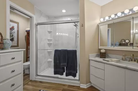 Bath - 39 Pointe Rok Dr #39, Worcester, MA 01604 photo 1 of 4