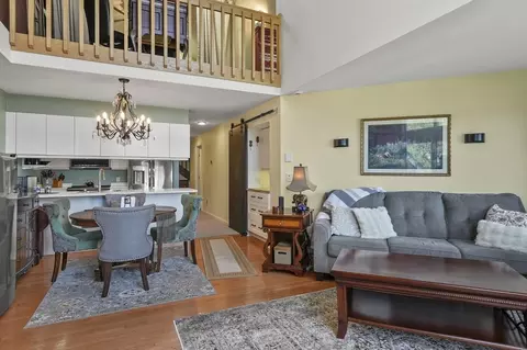 Living - 39 Pointe Rok Dr #39, Worcester, MA 01604 photo 2 of 4
