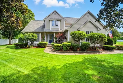 26 Dutchmaster Dr, Feeding Hills, MA 01030