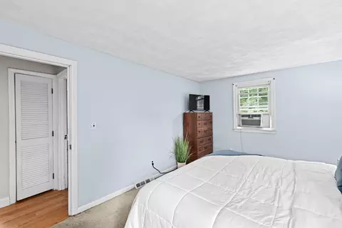 Bedroom - 17 Murphys Ln, Scituate, MA 02066 photo 4 of 7