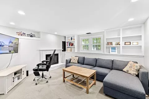 Living - 17 Murphys Ln, Scituate, MA 02066 photo 1 of 1