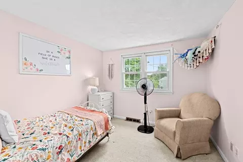Bedroom - 17 Murphys Ln, Scituate, MA 02066 photo 6 of 7