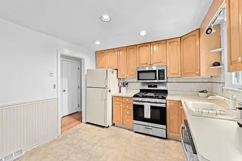 Kitchen - 17 Murphys Ln, Scituate, MA 02066 photo 1 of 4