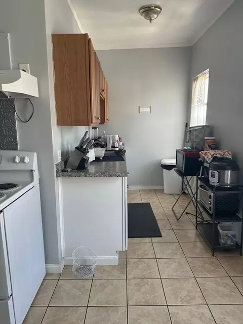 82 Fox St, Worcester, MA 01604 photo 7