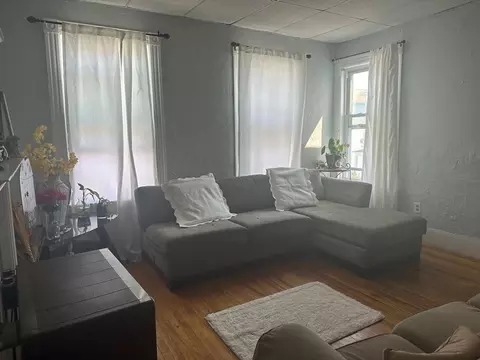 82 Fox St, Worcester, MA 01604 photo 3