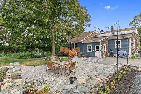 7 Ocean View Ave, Swansea, MA 02777